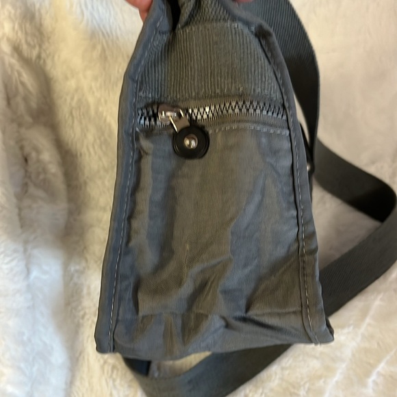 Travel purse with lots of pockets and adjustable strap grey - Picture 9 of 9